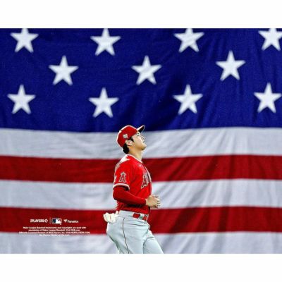 MLB 大谷翔平 エンゼルス フォト In Front of the American Flag Photograph Fanatics Branded
